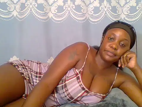 Snapshot of Prettydarkskin002 chatting on July 25, 2026, 9:39 am Prettydarkskin002 online show from July 25, 2026, 9:39 am
