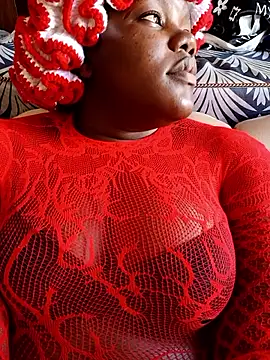 Snapshot of Petite_reicyy chatting on May 17, 2026, 1:33 pm Petite reicyy online show from May 17, 2026, 1:33 pm