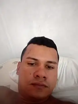 Snapshot of latinosexi11 chatting on May 17, 2026, 2:06 pm latinosexi11 online show from May 17, 2026, 2:06 pm