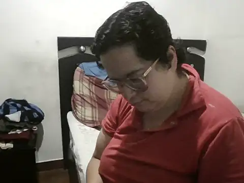 Snapshot of Cristal1039 chatting on June 12, 2026, 5:32 pm Cristal1039 online show from June 12, 2026, 5:32 pm