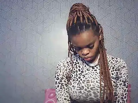 Snapshot of BustieLaura chatting on June 14, 2026, 6:25 am BustieLaura online show from June 14, 2026, 6:25 am