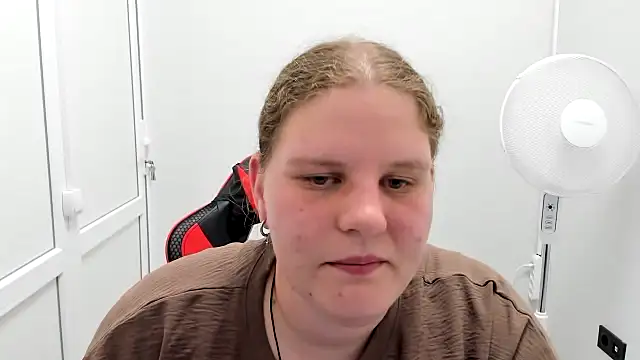 Snapshot of Bella_shyy_ chatting on July 23, 2026, 3:30 pm Bella shyy online show from July 23, 2026, 3:30 pm