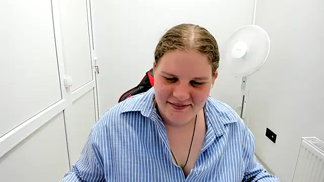 Snapshot of Bella_shyy_ chatting on July 22, 2026, 2:41 pm Bella shyy online show from July 22, 2026, 2:41 pm