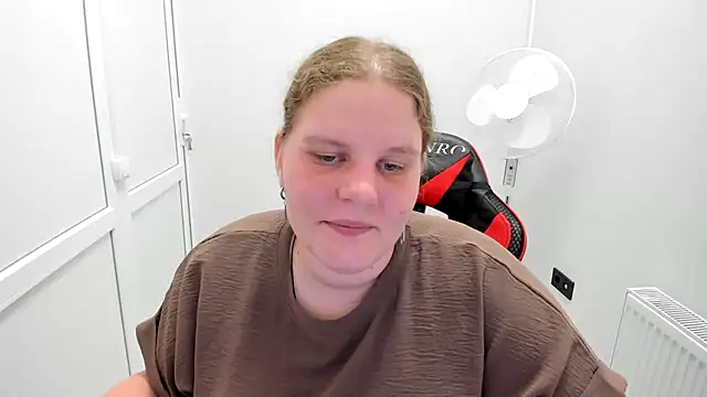 Snapshot of Bella_shyy_ chatting on July 16, 2026, 2:36 pm Bella shyy online show from July 16, 2026, 2:36 pm