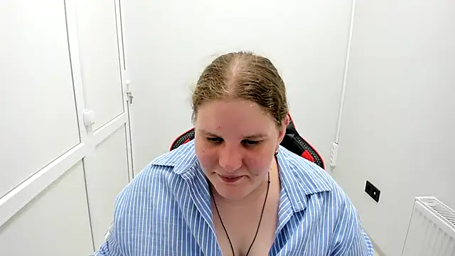 Snapshot of Bella_shyy_ chatting on June 11, 2026, 2:03 pm Bella shyy online show from June 11, 2026, 2:03 pm