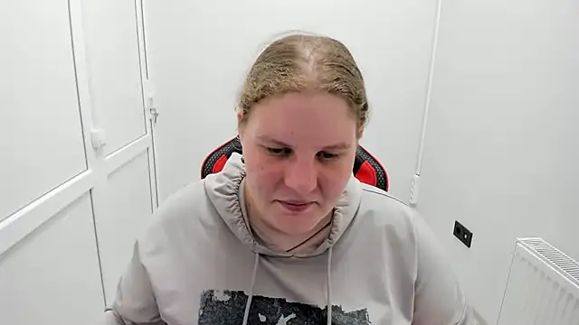 Snapshot of Bella_shyy_ chatting on June 25, 2026, 12:54 pm Bella shyy online show from June 25, 2026, 12:54 pm