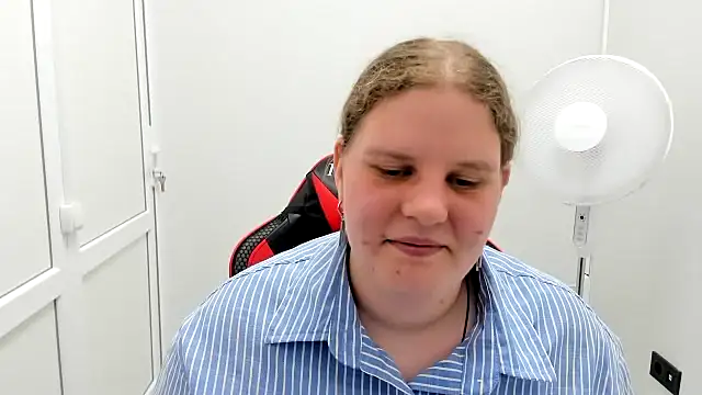 Snapshot of Bella_shyy_ chatting on July 25, 2026, 2:23 pm Bella shyy online show from July 25, 2026, 2:23 pm