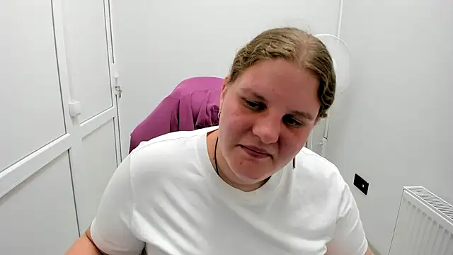 Snapshot of Bella_shyy_ chatting on July 6, 2026, 3:03 pm Bella shyy online show from July 6, 2026, 3:03 pm