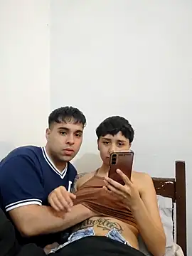 Snapshot of Pvtita_ chatting on May 17, 2026, 1:05 am Pvtita online show from May 17, 2026, 1:05 am