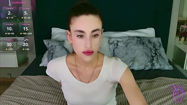 MadisonRen online show from June 22, 2026, 11:18 am