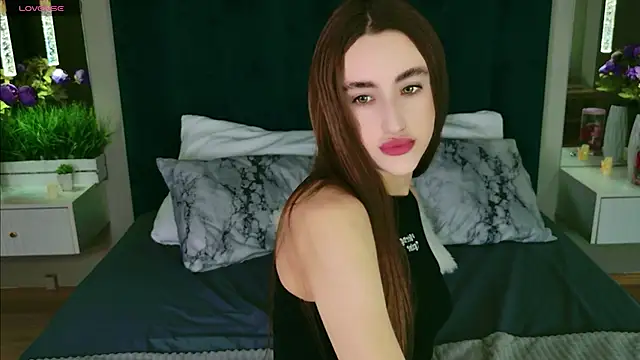 MadisonRen online show from June 13, 2026, 12:03 pm