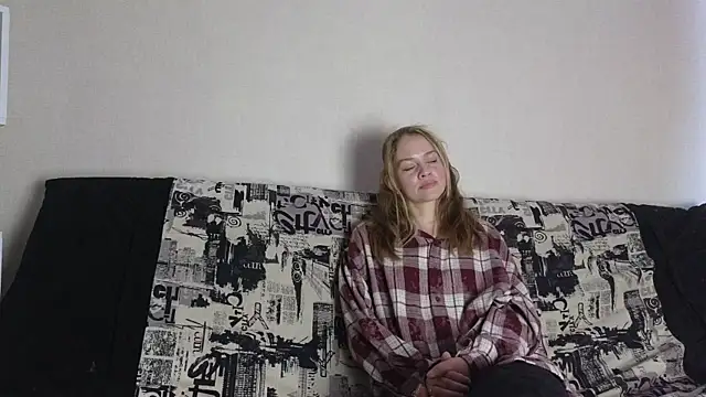Snapshot of KareyFonger chatting on June 25, 2026, 1:16 pm KareyFonger online show from June 25, 2026, 1:16 pm
