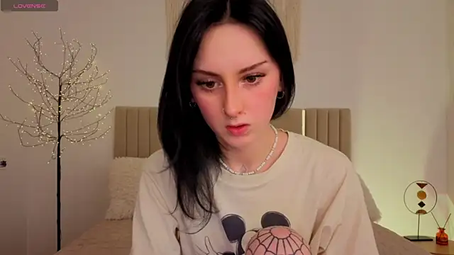 Snapshot of Little1_molly chatting on May 24, 2026, 9:26 pm Little1 molly online show from May 24, 2026, 9:26 pm