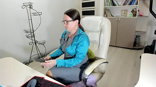 Snapshot of Vika73 chatting on November 14, 2025, 4:16 am Vika73 online show from November 14, 2025, 4:16 am