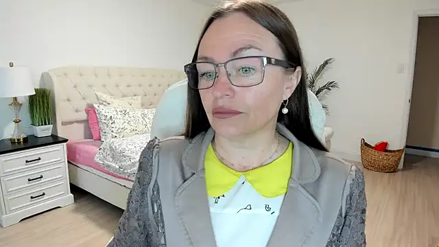 Snapshot of Vika73 chatting on September 25, 2025, 12:11 pm Vika73 online show from September 25, 2025, 12:11 pm