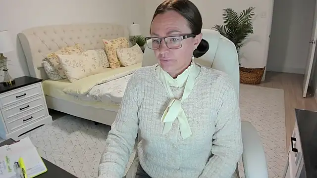 Snapshot of Vika73 chatting on May 20, 2026, 11:18 am Vika73 online show from May 20, 2026, 11:18 am