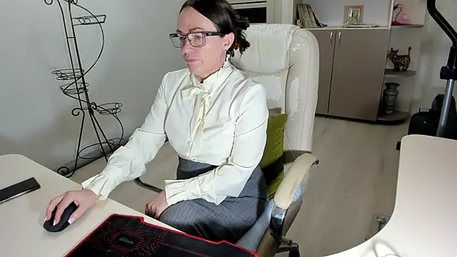 Snapshot of Vika73 chatting on November 15, 2025, 4:16 am Vika73 online show from November 15, 2025, 4:16 am