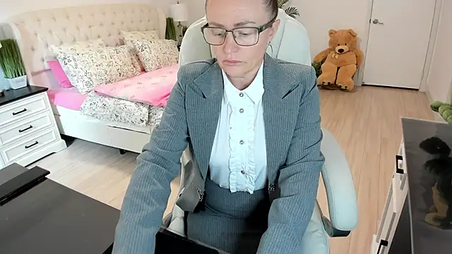 Snapshot of Vika73 chatting on October 20, 2025, 7:36 pm Vika73 online show from October 20, 2025, 7:36 pm