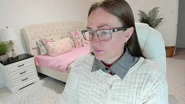 Snapshot of Vika73 chatting on July 9, 2026, 11:42 am Vika73 online show from July 9, 2026, 11:42 am