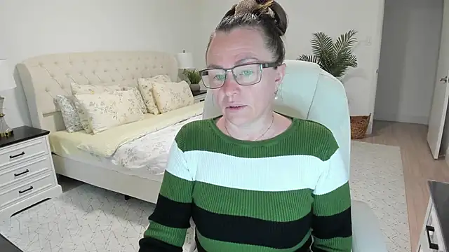 Snapshot of Vika73 chatting on April 22, 2026, 11:17 am Vika73 online show from April 22, 2026, 11:17 am