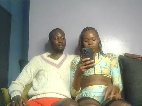 Snapshot of Lonah-Curvy chatting on June 24, 2026, 8:06 pm Lonah-Curvy online show from June 24, 2026, 8:06 pm
