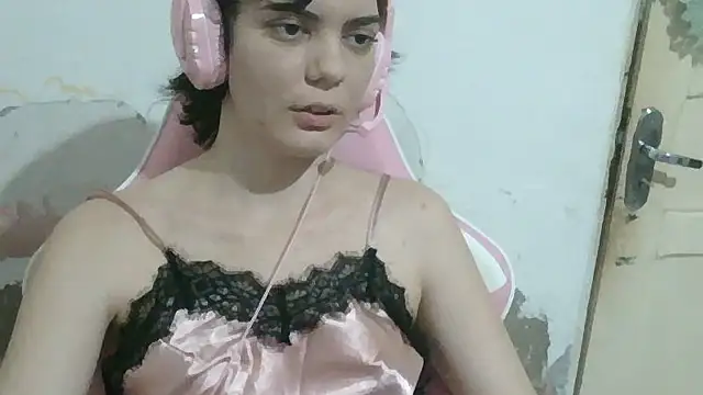 Snapshot of Angel_Ristoww chatting on June 22, 2026, 12:49 am Angel Ristoww online show from June 22, 2026, 12:49 am
