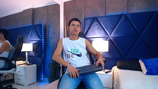ThiagoFerrer  online show from June 26, 2026, 4:51 am