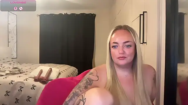 Snapshot of CurvyWetWife chatting on June 27, 2026, 7:47 am CurvyWetWife online show from June 27, 2026, 7:47 am