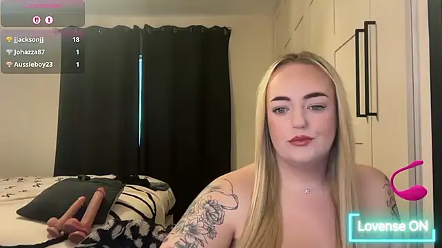 Snapshot of CurvyWetWife chatting on May 19, 2026, 6:42 am CurvyWetWife online show from May 19, 2026, 6:42 am
