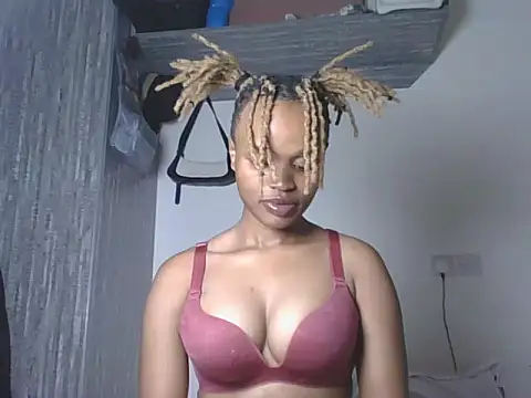 Snapshot of Tempting_Ebony chatting on June 2, 2026, 2:00 am Tempting Ebony online show from June 2, 2026, 2:00 am