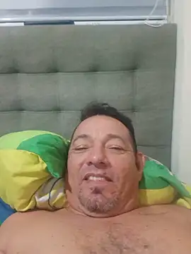 Snapshot of Gerardo_Camila chatting on May 19, 2026, 2:40 am Gerardo Camila online show from May 19, 2026, 2:40 am