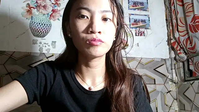 Snapshot of DeeannGunby chatting on June 19, 2026, 4:35 pm DeeannGunby online show from June 19, 2026, 4:35 pm