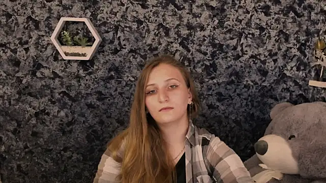 Jenny smille  online show from May 20, 2026, 9:28 am