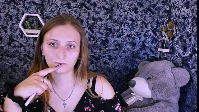 Jenny smille  online show from May 25, 2026, 8:02 am
