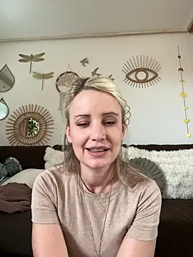 Lilygreen1 online show from May 19, 2026, 9:16 am
