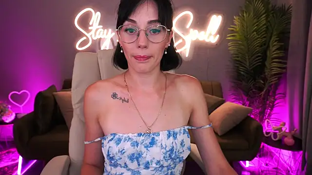 Snapshot of EviiLune chatting on July 31, 2026, 8:39 pm EviiLune online show from July 31, 2026, 8:39 pm