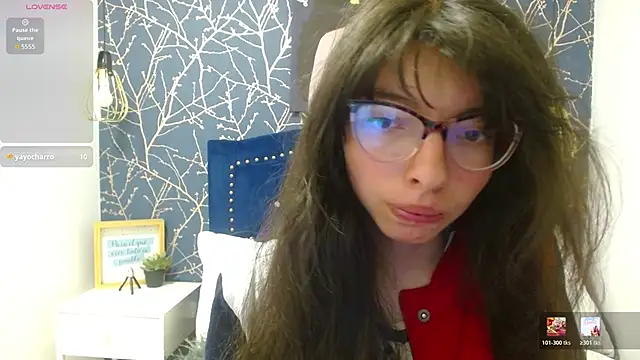 Snapshot of Allyshon_ chatting on June 5, 2026, 8:58 pm Allyshon online show from June 5, 2026, 8:58 pm
