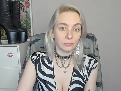 velvetanne online show from June 10, 2026, 6:58 am