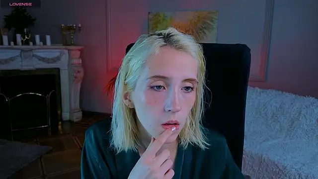 Snapshot of Elen__Moore chatting on June 25, 2026, 5:12 am Elen Moore online show from June 25, 2026, 5:12 am