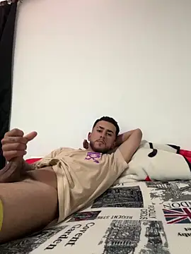 juanpitochico2233 online show from May 19, 2026, 6:15 pm