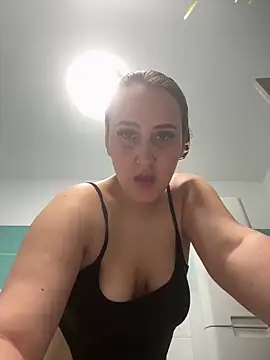 SweetTerrea online show from June 3, 2026, 9:52 pm