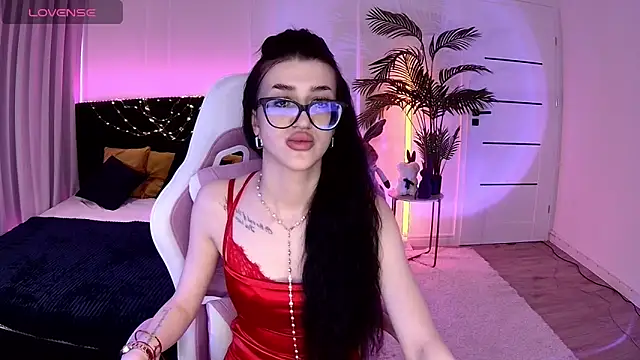 Snapshot of Ariella_Me chatting on June 18, 2026, 6:34 am Ariella Me online show from June 18, 2026, 6:34 am