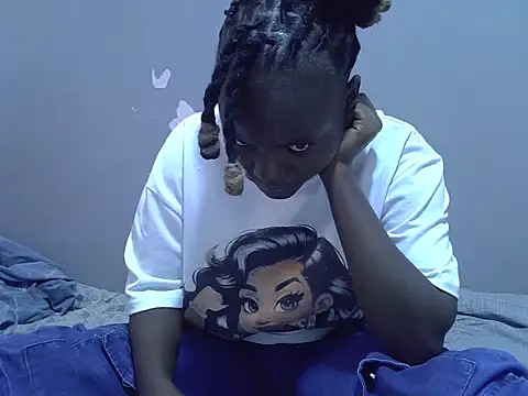 Snapshot of Cocoa_petite chatting on June 6, 2026, 2:11 pm Cocoa petite online show from June 6, 2026, 2:11 pm