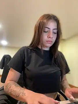 Snapshot of Hanna_Cruz_ chatting on June 30, 2026, 4:29 pm Hanna Cruz online show from June 30, 2026, 4:29 pm