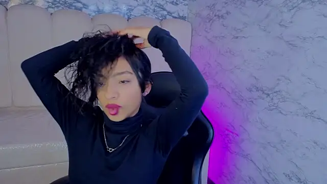 Snapshot of Adarasuri_v chatting on June 5, 2026, 3:11 am Adarasuri v online show from June 5, 2026, 3:11 am