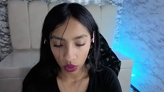 Snapshot of Adarasuri_v chatting on June 11, 2026, 3:03 am Adarasuri v online show from June 11, 2026, 3:03 am