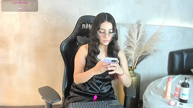 Snapshot of Alana_cutte chatting on May 24, 2026, 4:12 am Alana cutte online show from May 24, 2026, 4:12 am