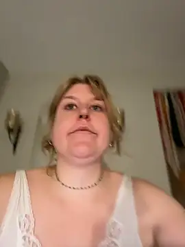 Snapshot of heyheyitssage chatting on May 30, 2026, 1:17 pm heyheyitssage online show from May 30, 2026, 1:17 pm