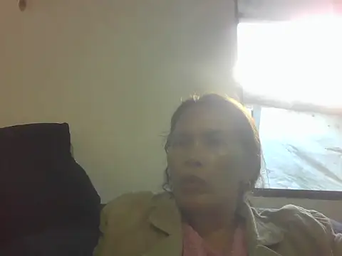 Snapshot of momshe2026 chatting on May 25, 2026, 8:57 am momshe2026 online show from May 25, 2026, 8:57 am