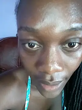 Snapshot of Paulahaze chatting on June 7, 2026, 8:19 am Paulahaze online show from June 7, 2026, 8:19 am